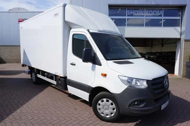 Mercedes-Benz Sprinter (2023) thumbnail 1