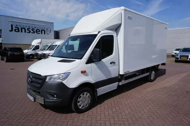 Mercedes-Benz Sprinter (2023) thumbnail 2