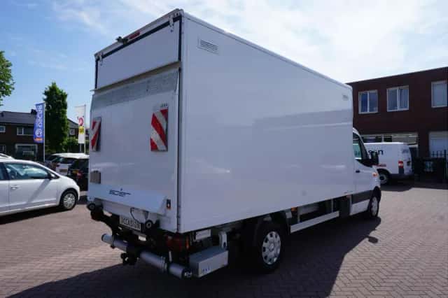 Mercedes-Benz Sprinter (2023) thumbnail 4