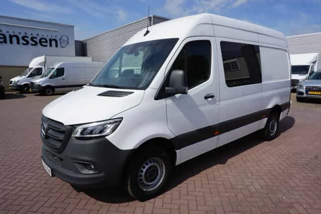 Mercedes-Benz Sprinter (2022) thumbnail 2