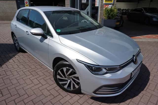 Volkswagen Golf (2022) thumbnail 1
