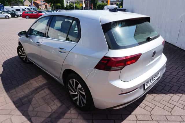Volkswagen Golf (2022) thumbnail 3