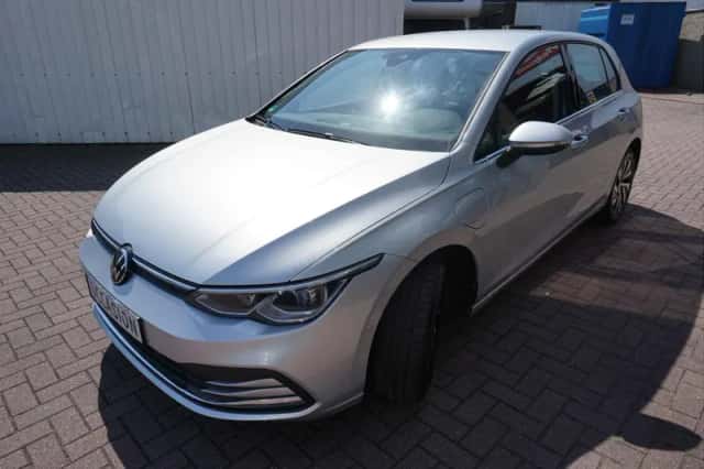 Volkswagen Golf (2022) thumbnail 4