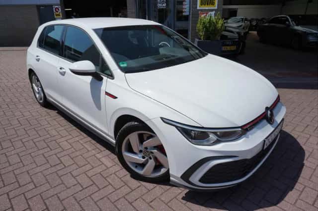 Volkswagen Golf (2024) thumbnail 1