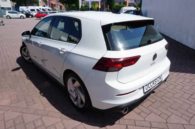 Volkswagen Golf (2024) thumbnail 3