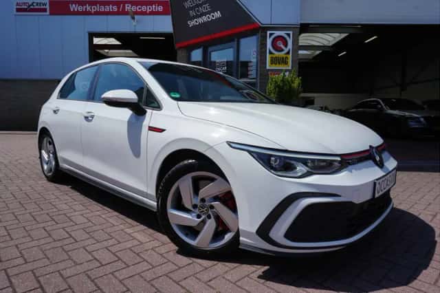 Volkswagen Golf (2024) thumbnail 6