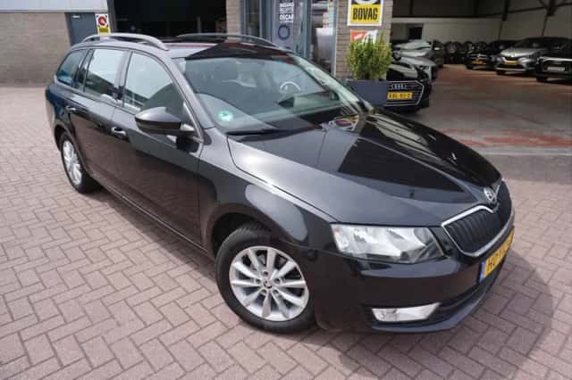 Škoda Octavia (2015) thumbnail 1