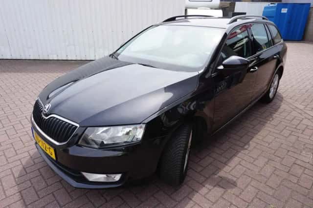 Škoda Octavia (2015) thumbnail 4