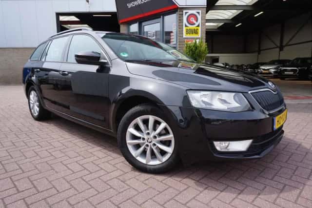 Škoda Octavia (2015) thumbnail 6