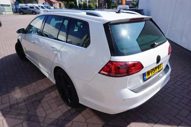 Volkswagen Golf (2015) thumbnail 3