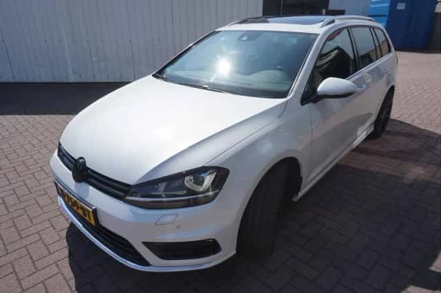 Volkswagen Golf (2015) thumbnail 4