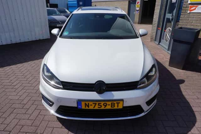 Volkswagen Golf (2015) thumbnail 5