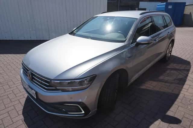 Volkswagen Passat (2022) thumbnail 4