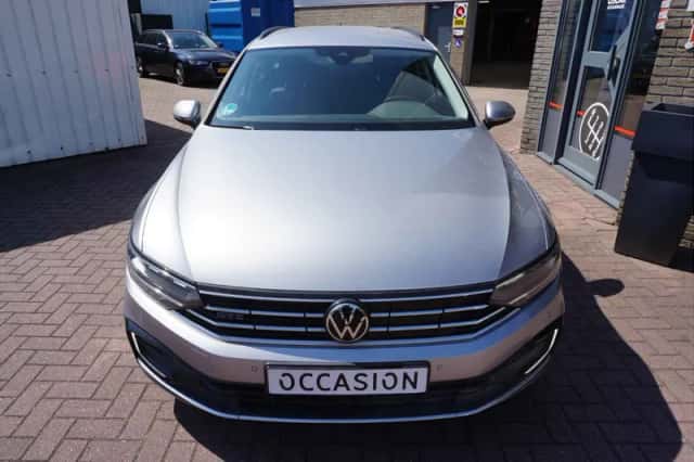 Volkswagen Passat (2022) thumbnail 5