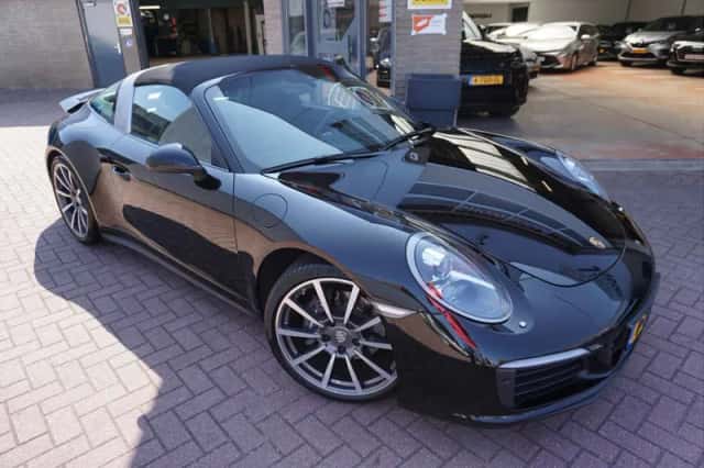 Porsche 911 (2018) thumbnail 1