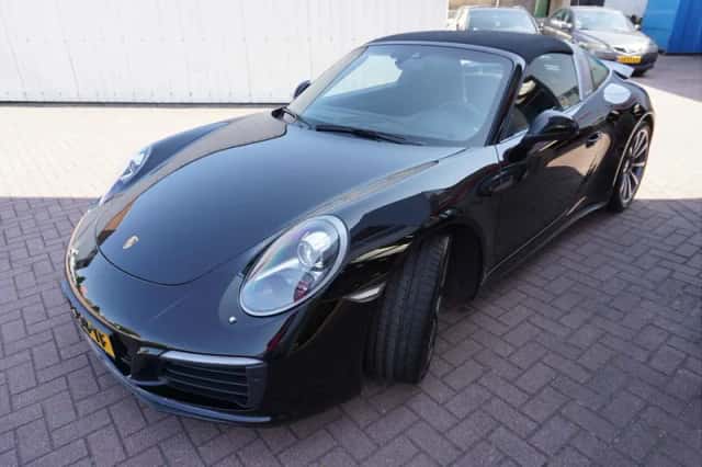 Porsche 911 (2018) thumbnail 4