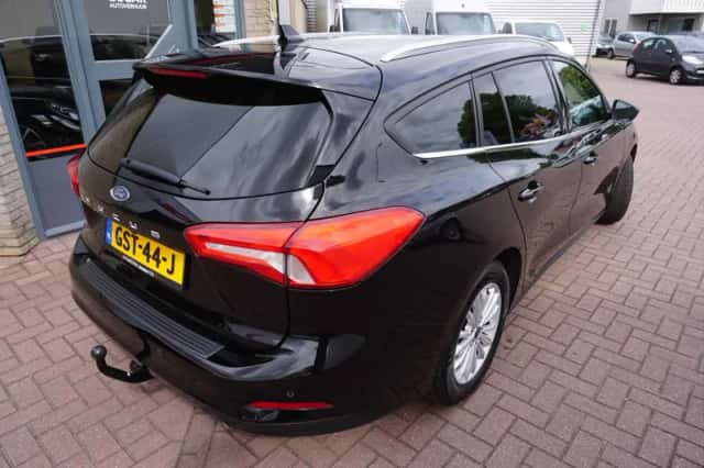 Ford Focus (2022) thumbnail 2