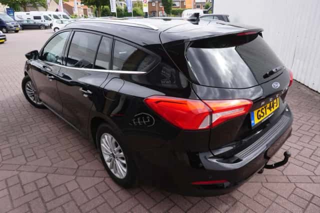 Ford Focus (2022) thumbnail 3