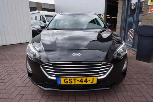 Ford Focus (2022) thumbnail 5