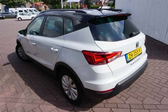 SEAT Arona (2019) thumbnail 3