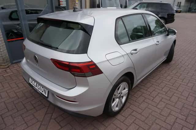 Volkswagen Golf (2023) thumbnail 2