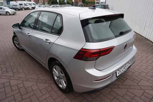 Volkswagen Golf (2023) thumbnail 3