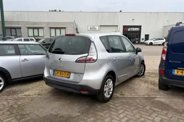 Renault Scénic (2015) thumbnail 2