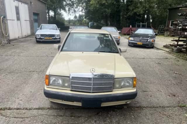 Mercedes-Benz SL-Klasse (1986) thumbnail 2