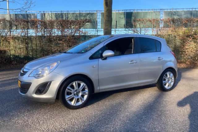 Opel Corsa (2011) thumbnail 1