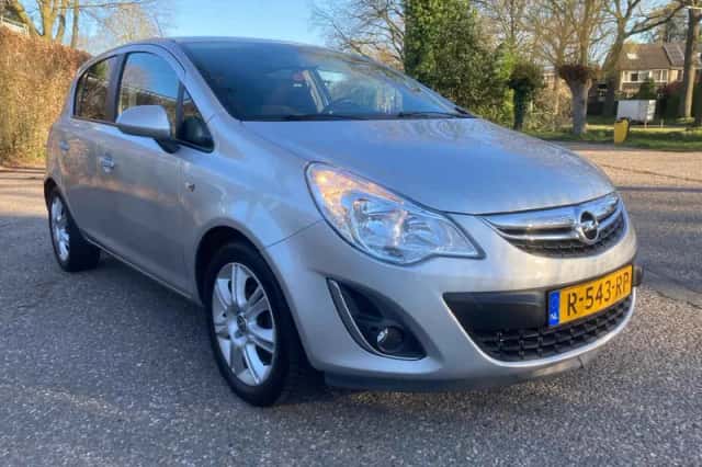 Opel Corsa (2011) thumbnail 2