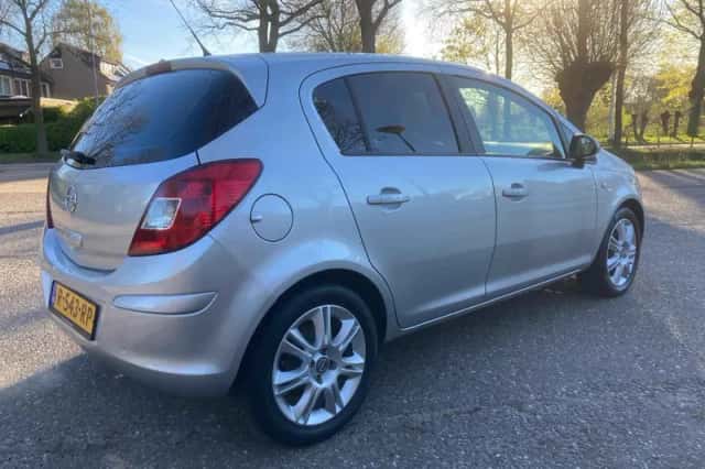Opel Corsa (2011) thumbnail 4