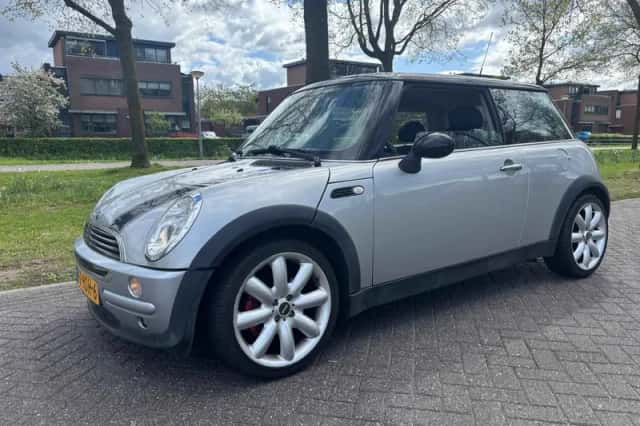 MINI Cooper (2002) thumbnail 1