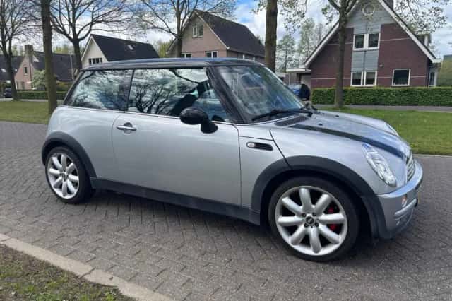 MINI Cooper (2002) thumbnail 2