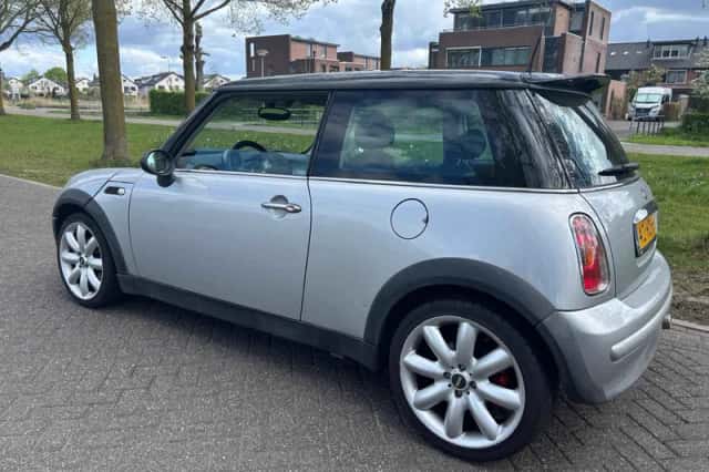 MINI Cooper (2002) thumbnail 3