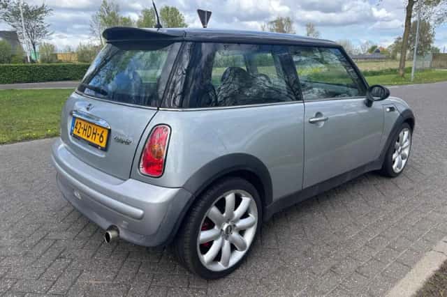 MINI Cooper (2002) thumbnail 4