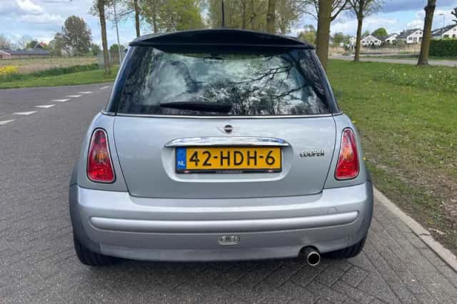 MINI Cooper (2002) thumbnail 6