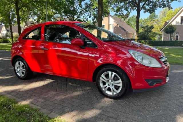 Opel Corsa (2009) thumbnail 2