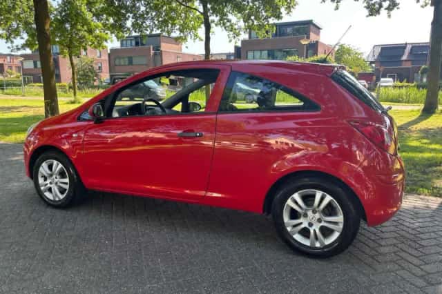 Opel Corsa (2009) thumbnail 3