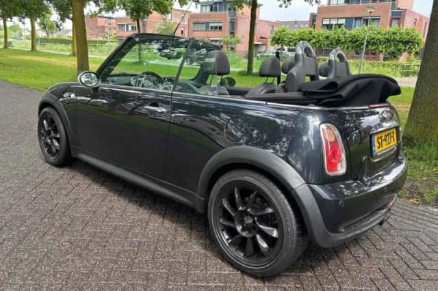 MINI Cooper (2006) thumbnail 4