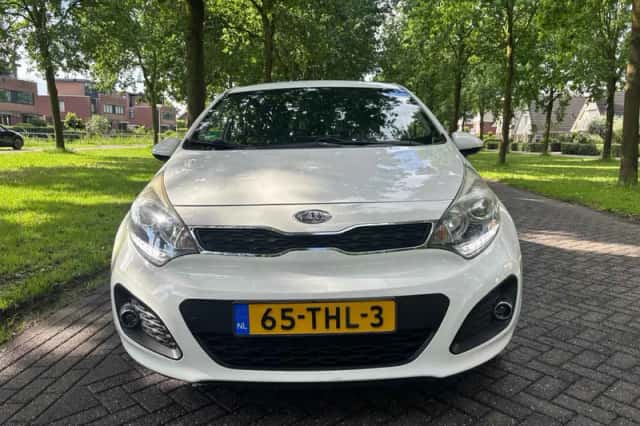 Kia Rio (2012) thumbnail 5