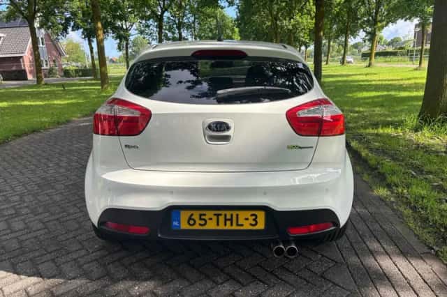 Kia Rio (2012) thumbnail 6