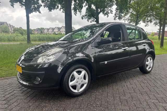 Renault Clio (2006) thumbnail 1