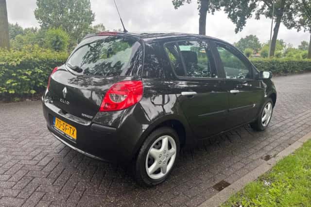 Renault Clio (2006) thumbnail 4