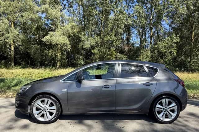 Opel Astra (2011) thumbnail 3