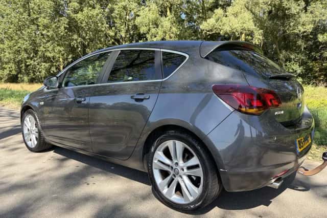 Opel Astra (2011) thumbnail 5