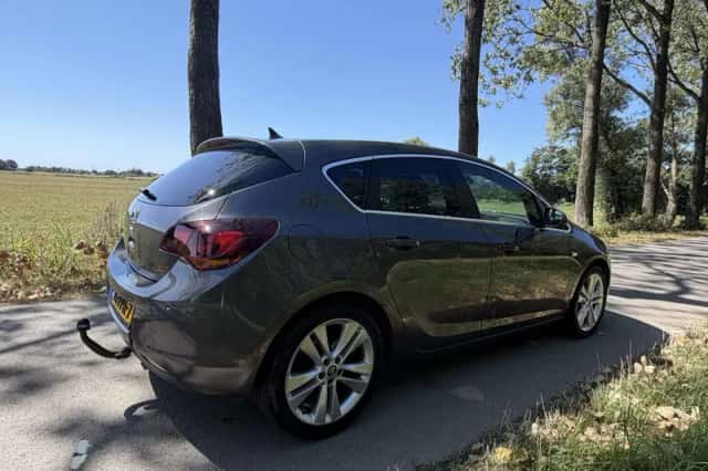Opel Astra (2011) thumbnail 6