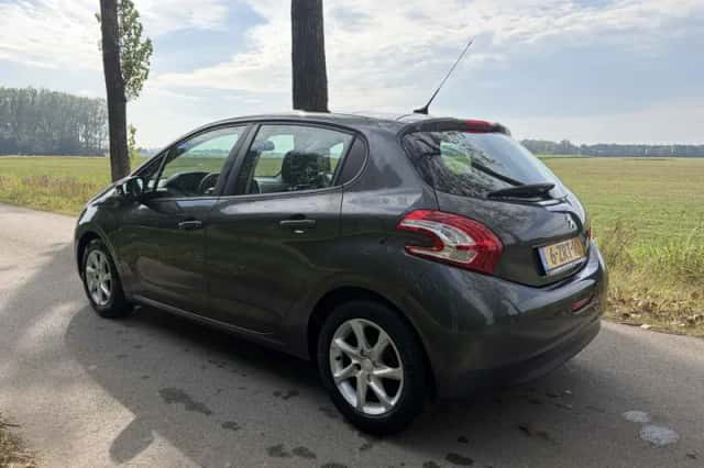 Peugeot 208 (2014) thumbnail 3