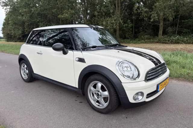 MINI Cooper (2008) thumbnail 2