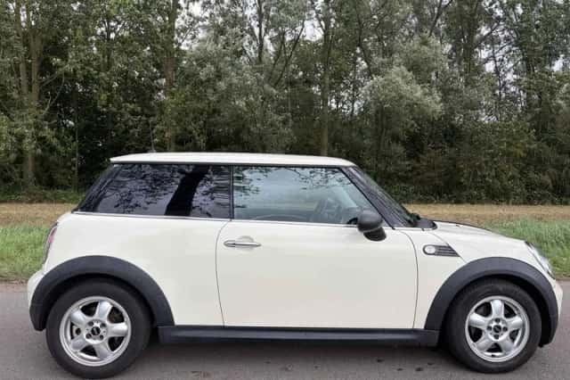 MINI Cooper (2008) thumbnail 3