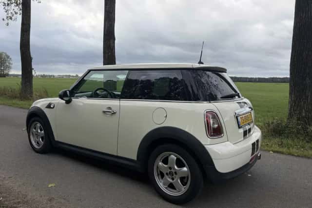 MINI Cooper (2008) thumbnail 4